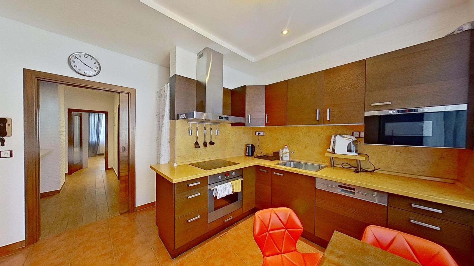 Apartmán 2br With Free Garage Parking, Close To The Historic Centre *